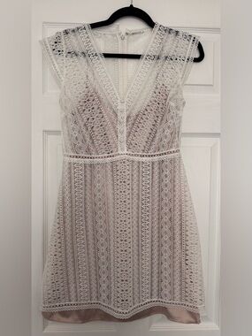 Elie Tahari White Lace Dress with V-Neck